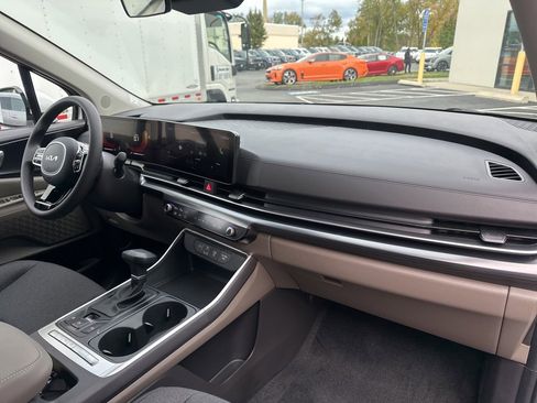 New 2026 Kia Carnival LX image 16
