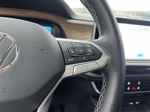 Used 2024 Volkswagen Atlas SE image 25