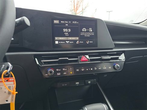 Used 2024 Kia Niro LX image 17