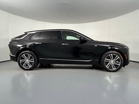 Used 2024 Cadillac Lyriq Luxury AWD/4WD image 8