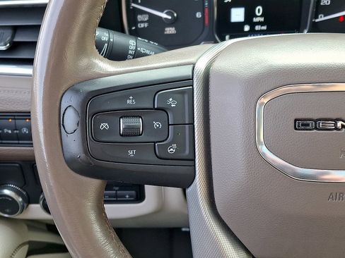 Used 2021 GMC Yukon Denali w/ Denali Premium Package image 21