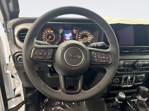 Used 2025 Jeep Wrangler Sport AWD/4WD image 12