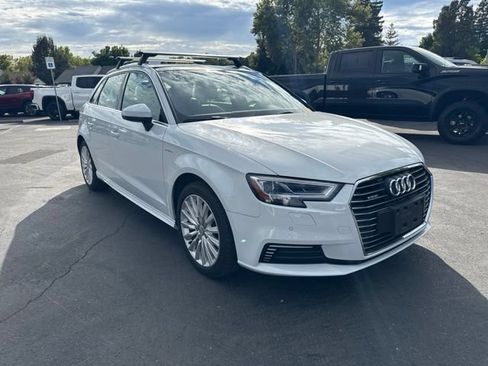 Used 2018 Audi A3 e-tron Premium Plus w/ Technology Package FWD image 3