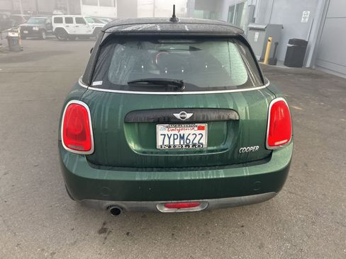Used 2017 MINI Cooper 4-Door Hardtop image 6