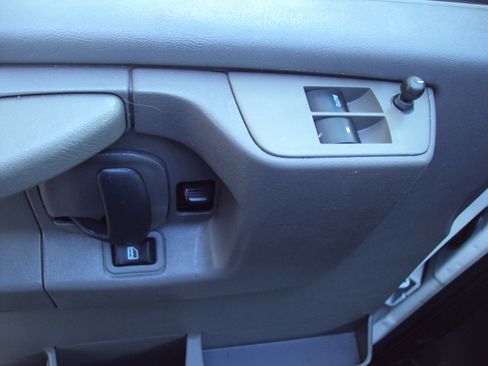 Used 2013 Chevrolet Express 1500 AWD image 16