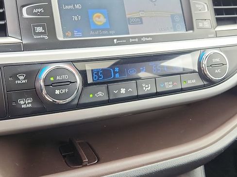 Used 2019 Toyota Highlander Limited AWD/4WD image 16