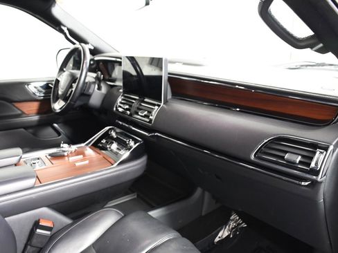 Used 2023 Lincoln Navigator Reserve image 18