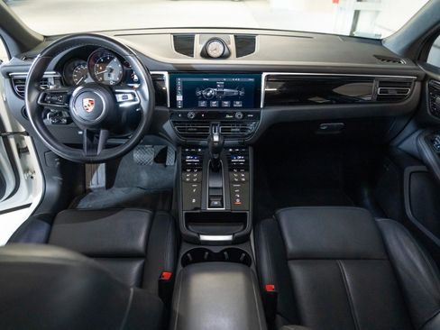 Certified 2023 Porsche Macan AWD/4WD image 25