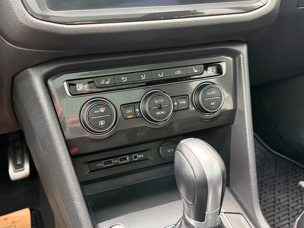 Used 2018 Volkswagen Tiguan SEL Premium w/ R-Line Package AWD/4WD image 14