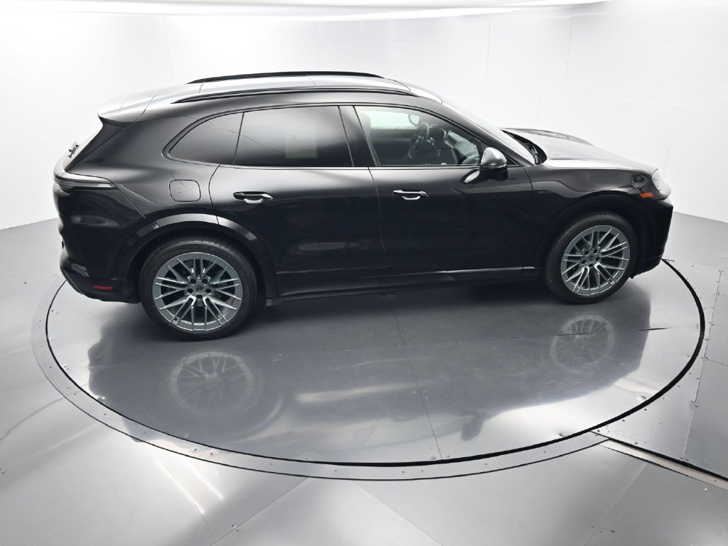 Certified 2026 Porsche Cayenne Turbo AWD/4WD image 39