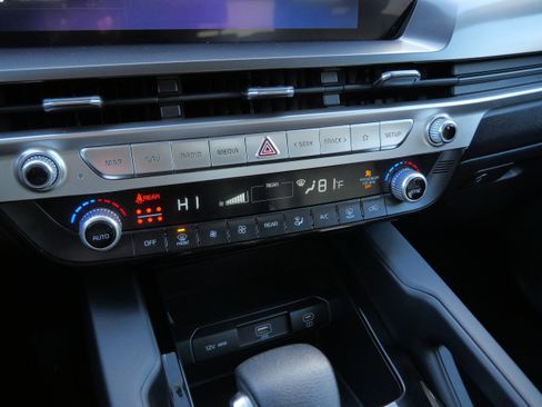 Used 2023 Kia Telluride LX image 24