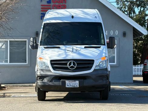 Used 2016 Mercedes-Benz Sprinter 3500 image 2