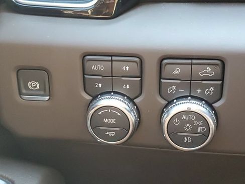 Certified 2025 GMC Sierra 1500 Denali w/ Denali Reserve Package AWD/4WD image 18