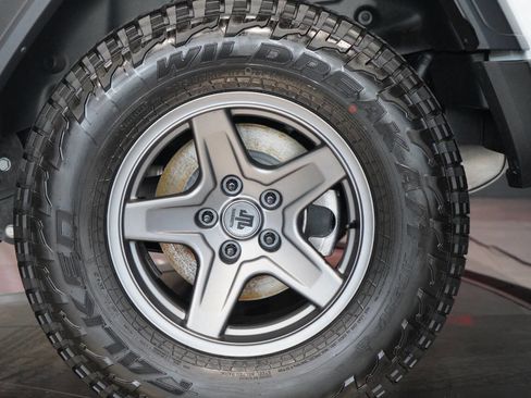 Used 2024 Jeep Wrangler Sport image 27