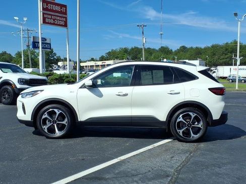 Certified 2025 Ford Escape ST-Line Select w/ Class II Trailer Tow Package AWD/4WD image 2
