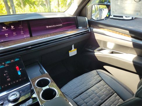 Used 2025 Cadillac Escalade ESV Sport Platinum w/ LPO, ONYX Package image 15