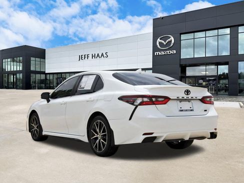Used 2023 Toyota Camry SE FWD image 2