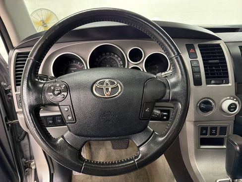 Used 2011 Toyota Sequoia SR5 AWD/4WD image 18