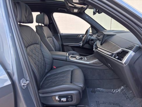 Used 2023 BMW X7 xDrive40i w/ M Sport Package AWD/4WD image 16