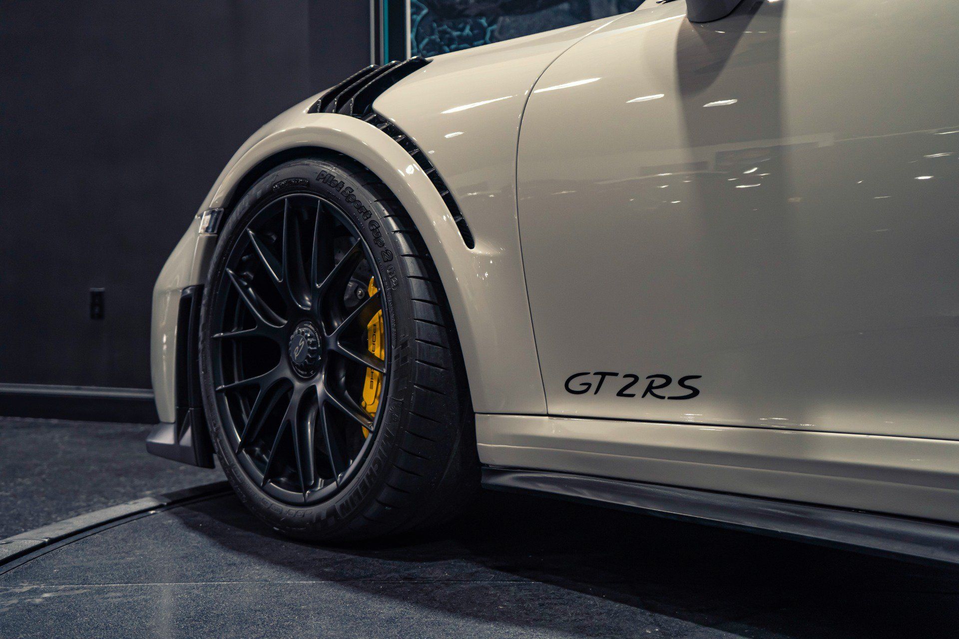 Used 2018 Porsche 911 GT2 RS w/ Weissach Package RWD image 13