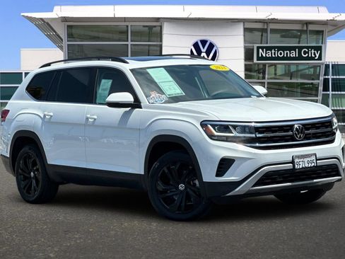 Used 2023 Volkswagen Atlas SE w/ Panoramic Sunroof Package FWD image 2