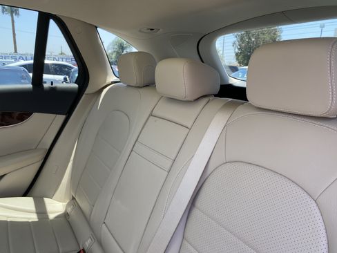 Used 2019 Mercedes-Benz GLC 350e 4MATIC w/ Premium Package image 23