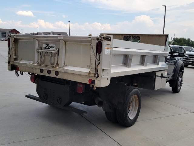 Used 2017 Ford F550 2WD Regular Cab Super Duty image 4