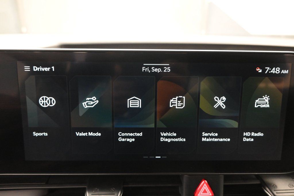 Used 2025 Kia Carnival EX FWD image 10
