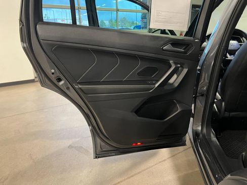 Used 2022 Volkswagen Tiguan SEL R-Line image 30