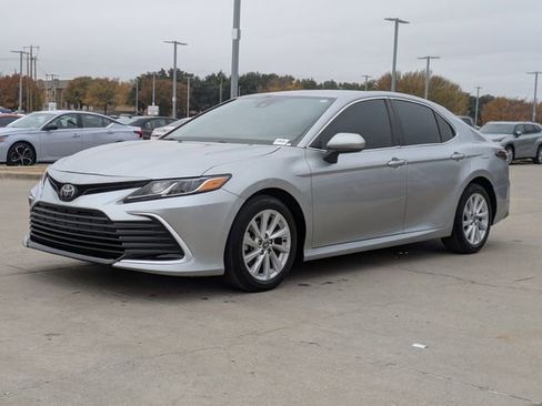 Used 2023 Toyota Camry LE image 10