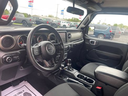 Used 2018 Jeep Wrangler Unlimited Sport AWD/4WD image 16