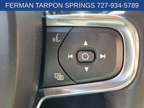 Used 2019 Volvo XC40 T5 Momentum image 29