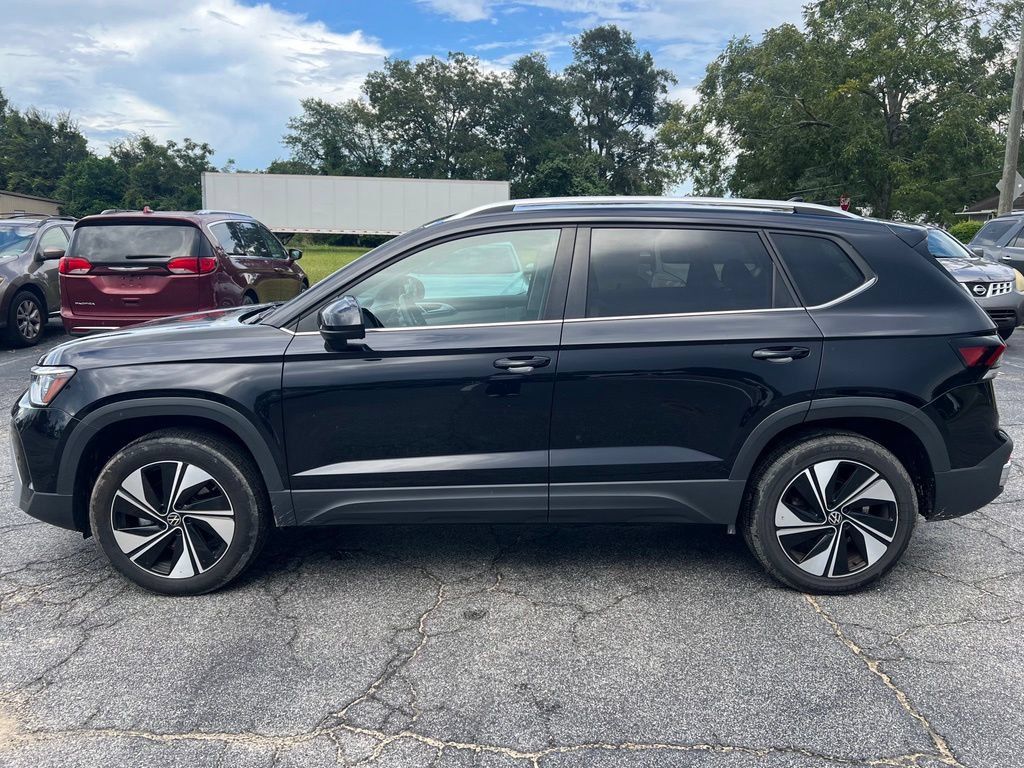 Used 2025 Volkswagen Taos SE AWD/4WD image 19