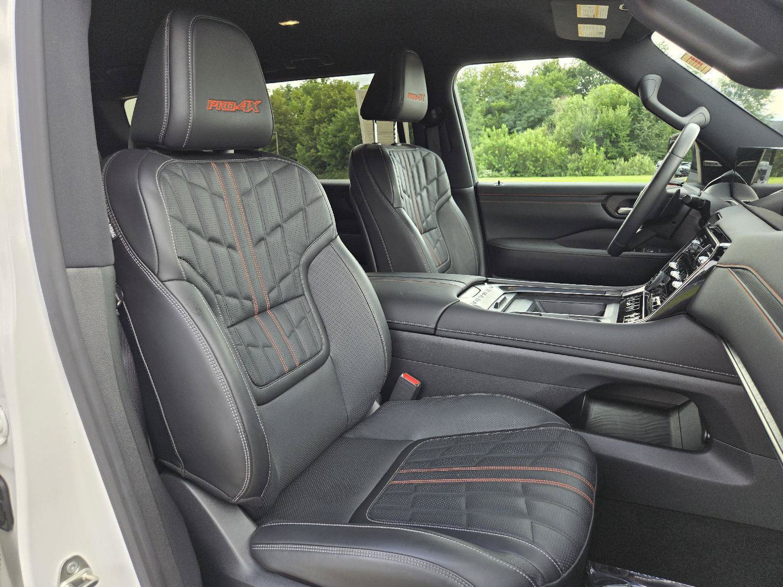 Used 2025 Nissan Armada PRO-4X AWD/4WD image 24