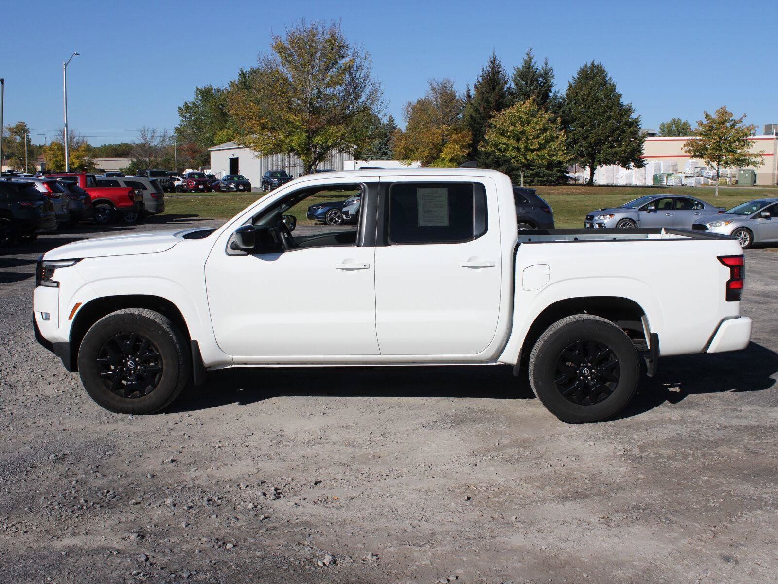 Used 2023 Nissan Frontier SV w/ Midnight Edition Package AWD/4WD image 5