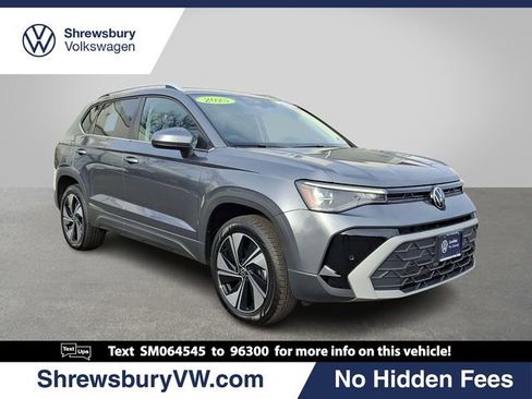 Certified 2025 Volkswagen Taos SE w/ Panoramic Sunroof Package image 1