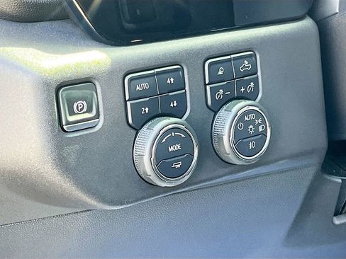 Used 2025 Chevrolet Silverado 1500 LT Trail Boss w/ LT Trail Boss Premium Package AWD/4WD image 10