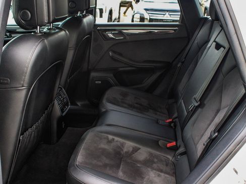 Used 2020 Porsche Macan Base image 34