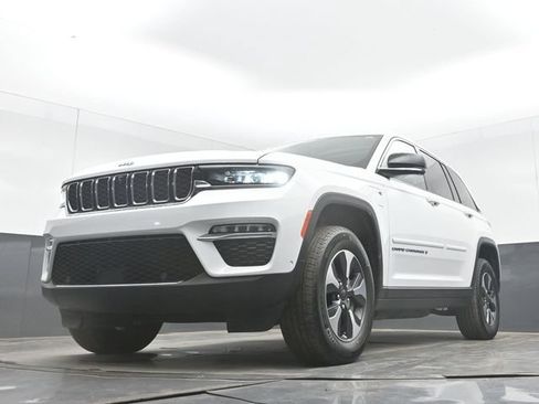 Used 2022 Jeep Grand Cherokee Limited 4xe w/ Luxury Tech Group II AWD/4WD image 45