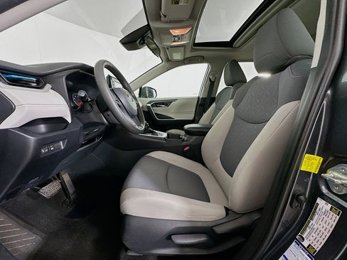 Used 2019 Toyota RAV4 XLE image 13