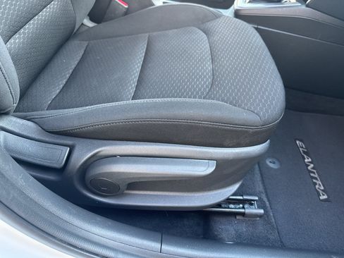 Used 2020 Hyundai Elantra SE w/ Cargo Package (C1) FWD image 32