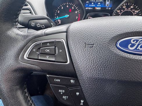 Used 2019 Ford Escape SEL image 9