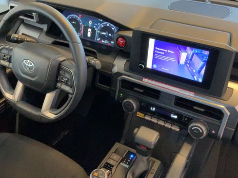 Used 2025 Toyota 4Runner TRD Off-Road AWD/4WD image 35