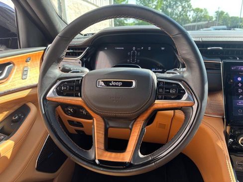 Used 2025 Jeep Grand Cherokee L Summit AWD/4WD image 16