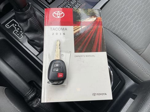 Used 2016 Toyota Tacoma SR w/ SR Convenience Package image 19