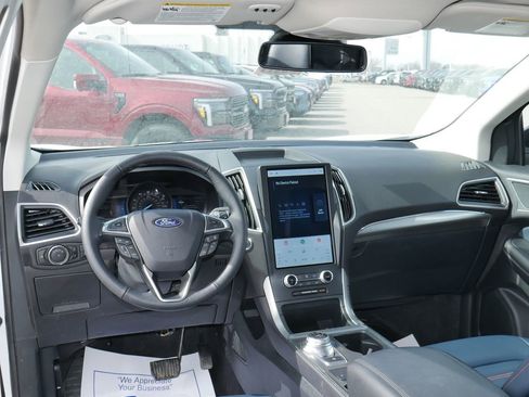 Used 2024 Ford Edge SEL w/ Sport Appearance Package image 33