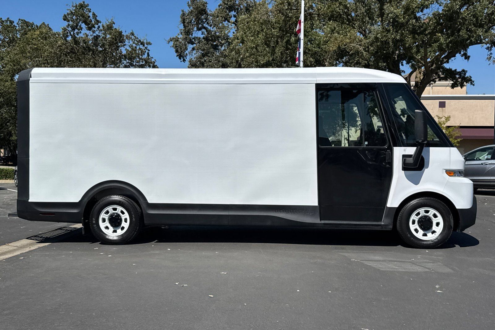 Used 2023 Chevrolet Brightdrop 600 w/ Active Safety Package 2 AWD/4WD image 2