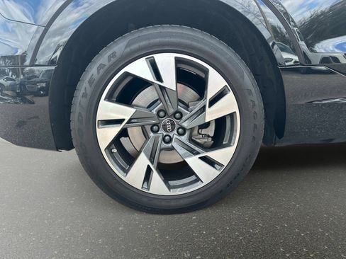 Used 2022 Audi e-tron Premium Plus image 6