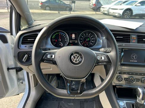 Used 2015 Volkswagen e-Golf SEL Premium image 20