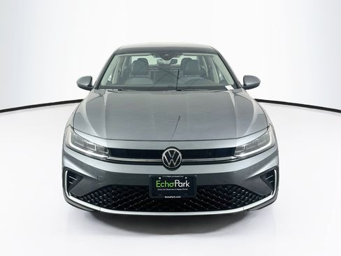 Used 2025 Volkswagen Jetta SE FWD image 2